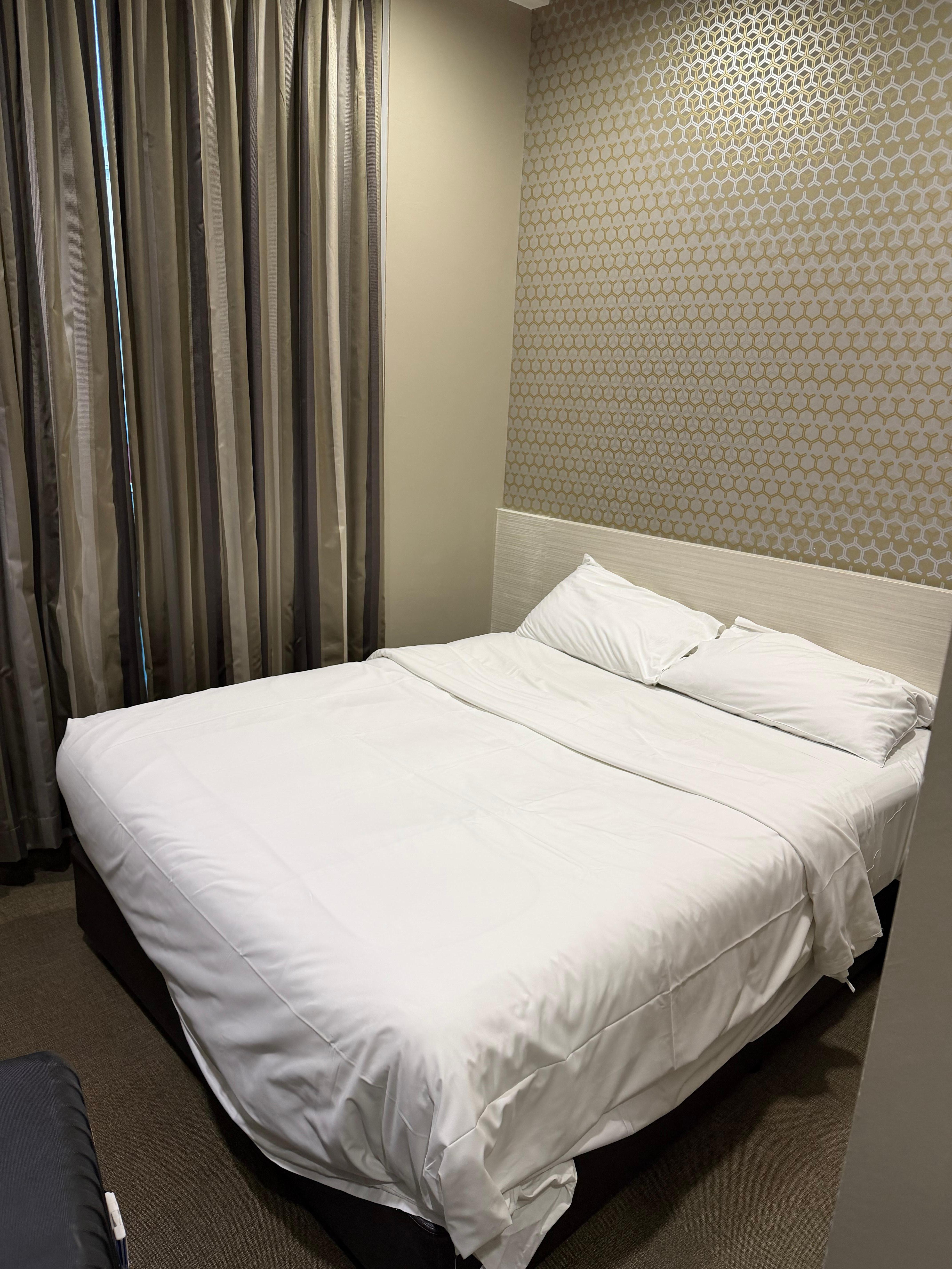 Sengen var til den hårde side. 