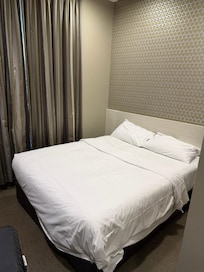 Sengen var til den hårde side.