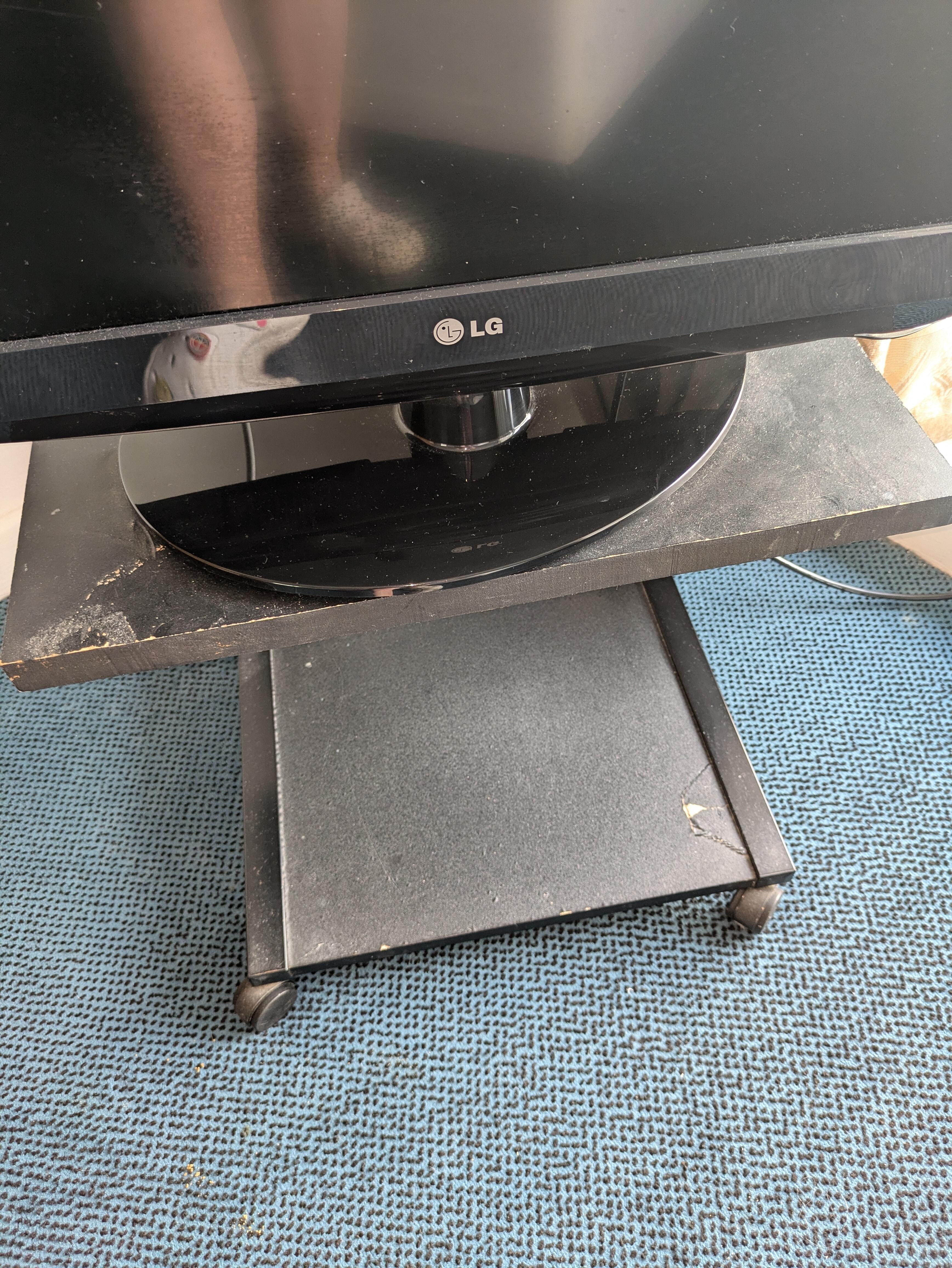 Poor state of furniture 