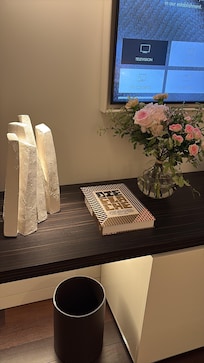 Cool artwork and fresh flowers upon arrival!