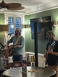 Live music was fun and happy hour did not disappoint