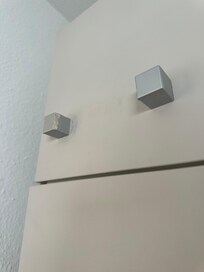 In der Küche sind Griffe abgerissen. Auch diese ist kein Luxus mehr