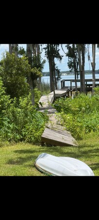 The ACTUAL dock offered for use, not remotely safe and is still listed as a usable amenity.