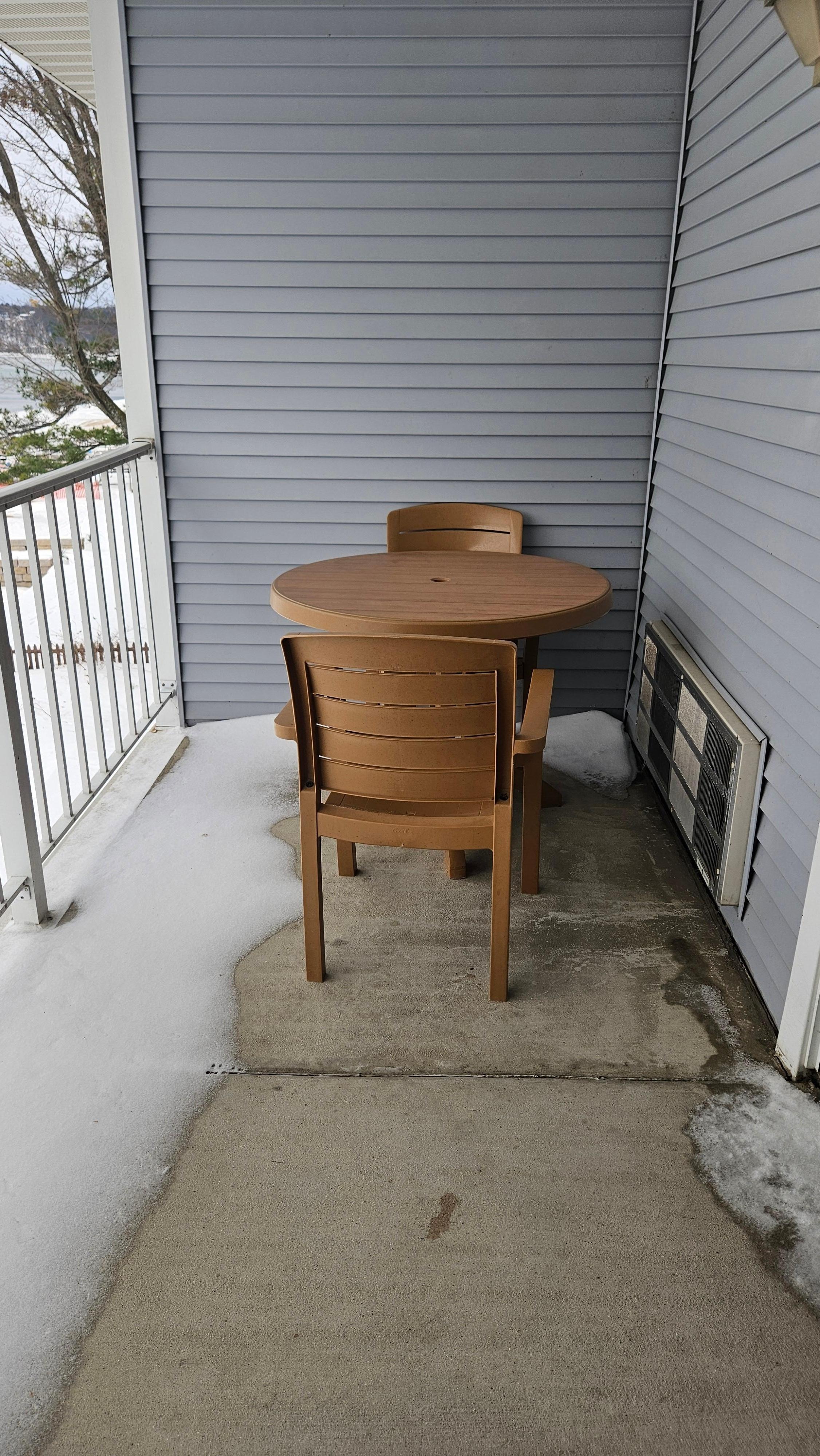 So much room on the deck. 