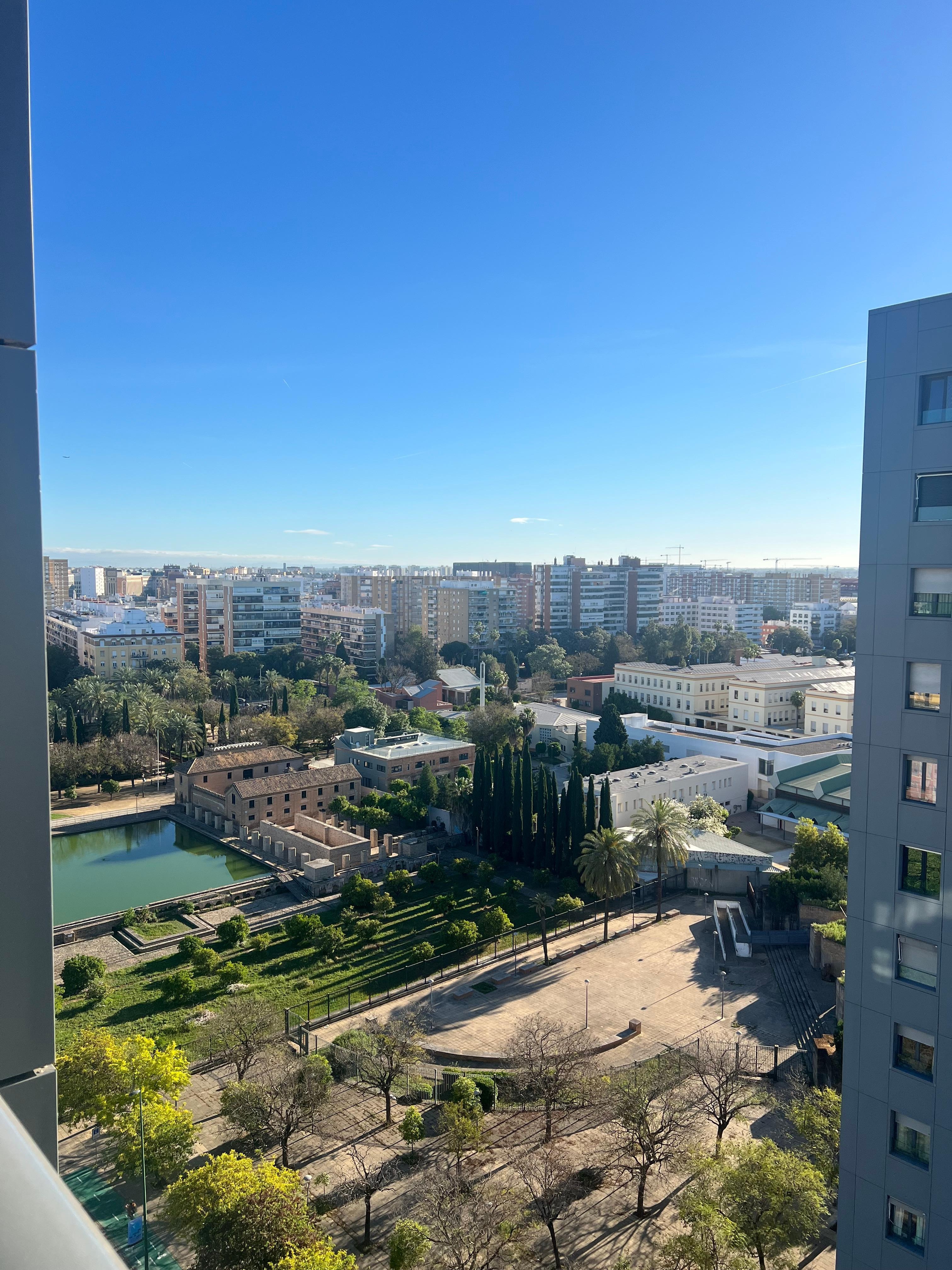 Fin utsikt från rummet på 13:de våningen! 