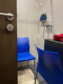 Door too narrow. Wheelchair doesn’t fit the door. I parked the wheelchair by the door but can’t get in the shower because I can’t close the door with the wheelchair at the entrance. No grab bars, no shower chair instead they gave me a plastic one.