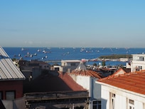 Aamiaisravintolan terassilta näkyy merelle