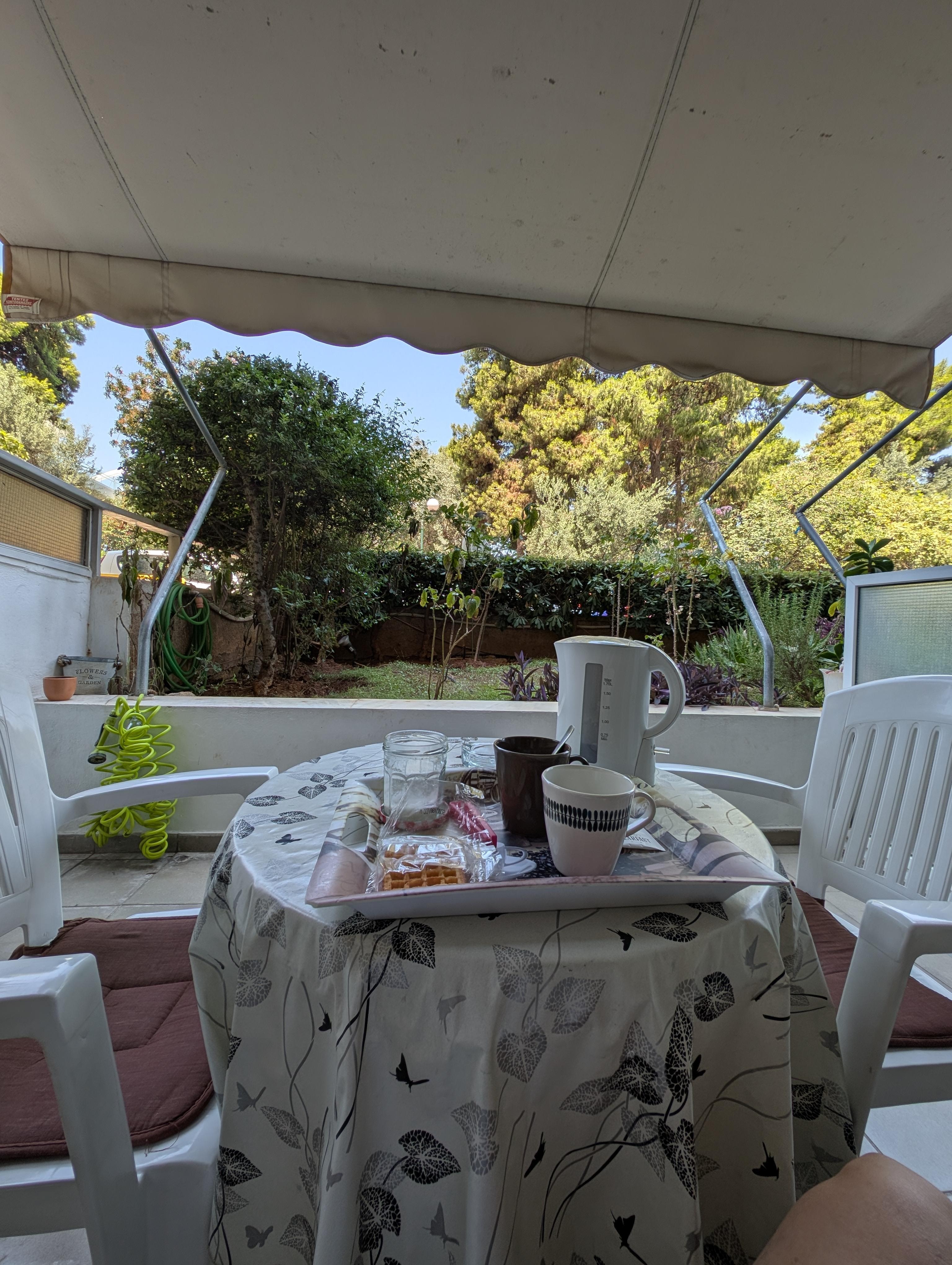 Breakfast outside 