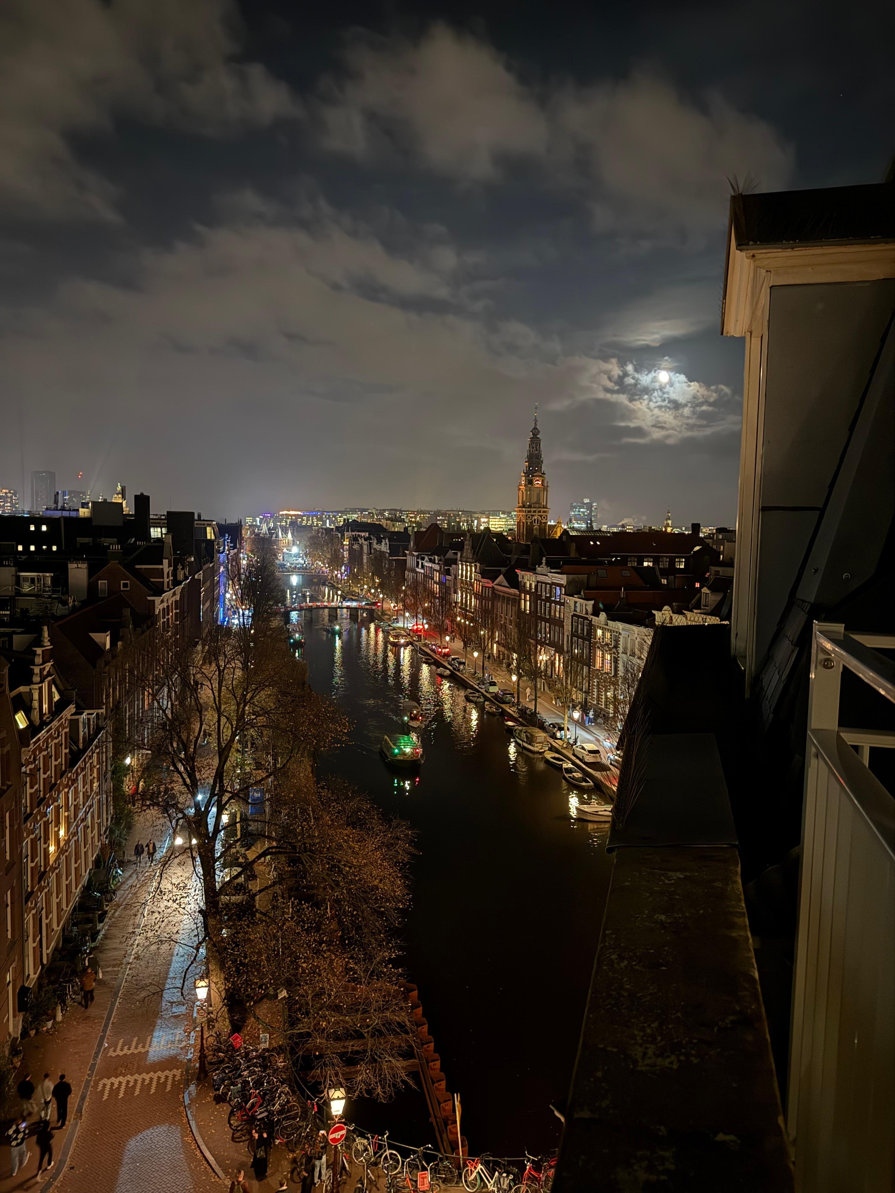 First room with balcony 