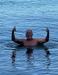 Two minutes walk to the beach and five minutes to the surf. ❤️