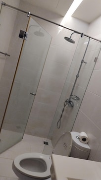 シャワーは水圧弱めですが、お湯もちゃんと出ました。ただし時々水になるので注意です。