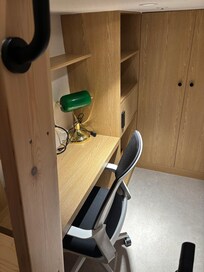 單人間偏矮,超過175會撞到頭,我撞到兩次🤷