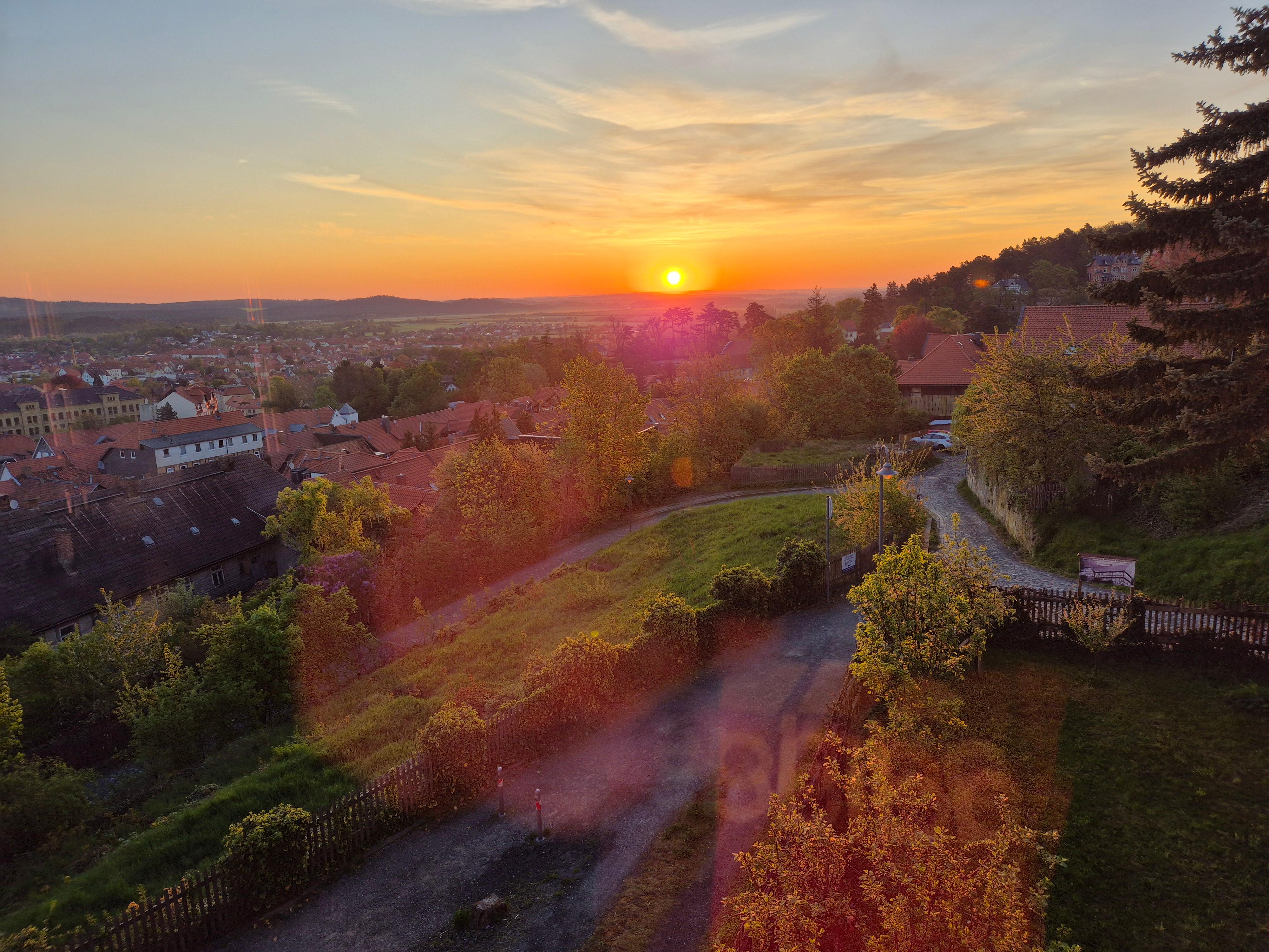 Sonnenaufgang. Ein toller Ausblick durch die Fenster.