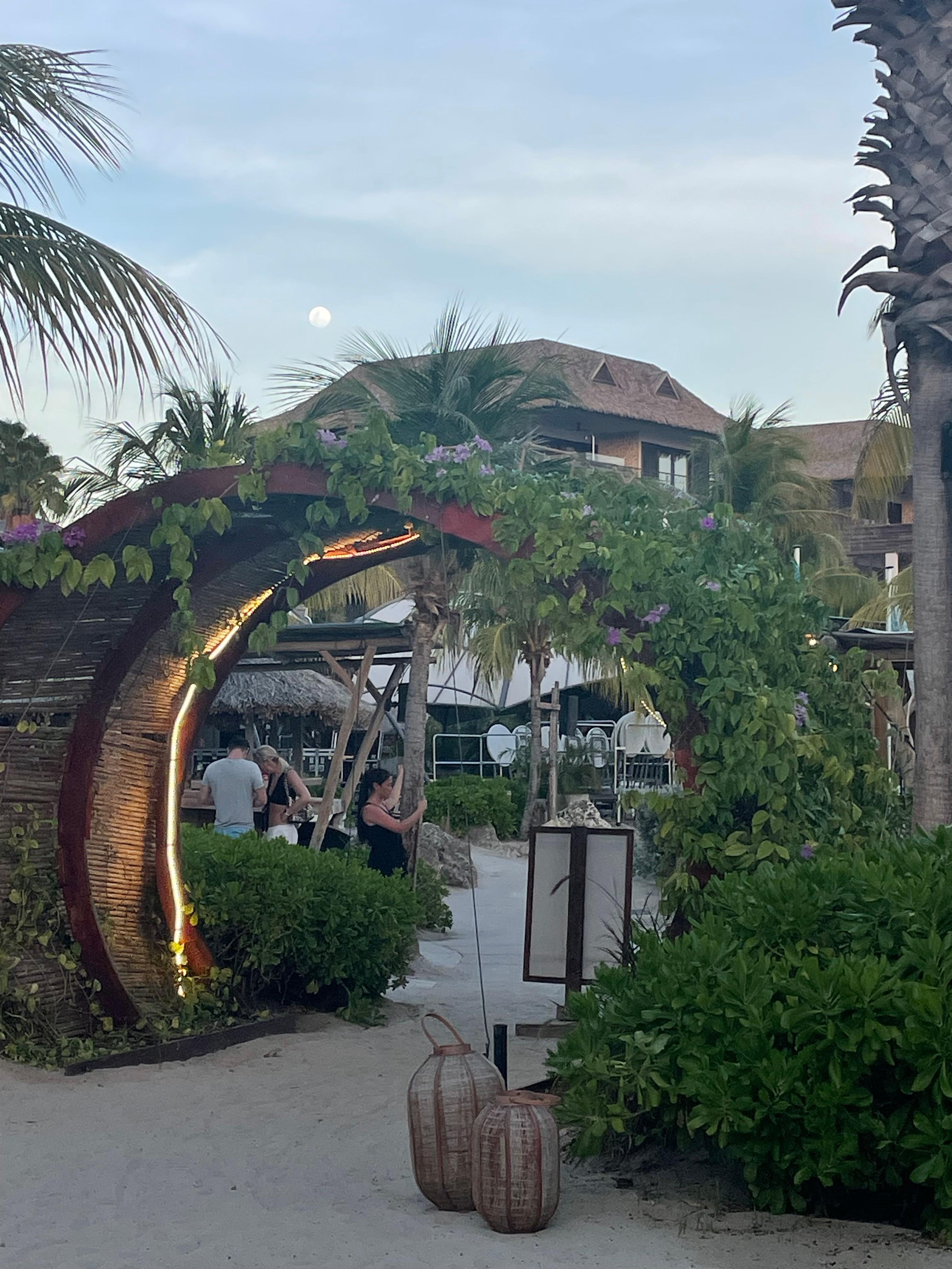 Beach bar & restos area 