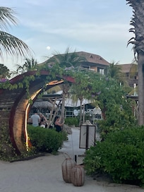 Beach bar & restos area