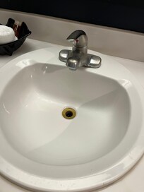 No sink plugs