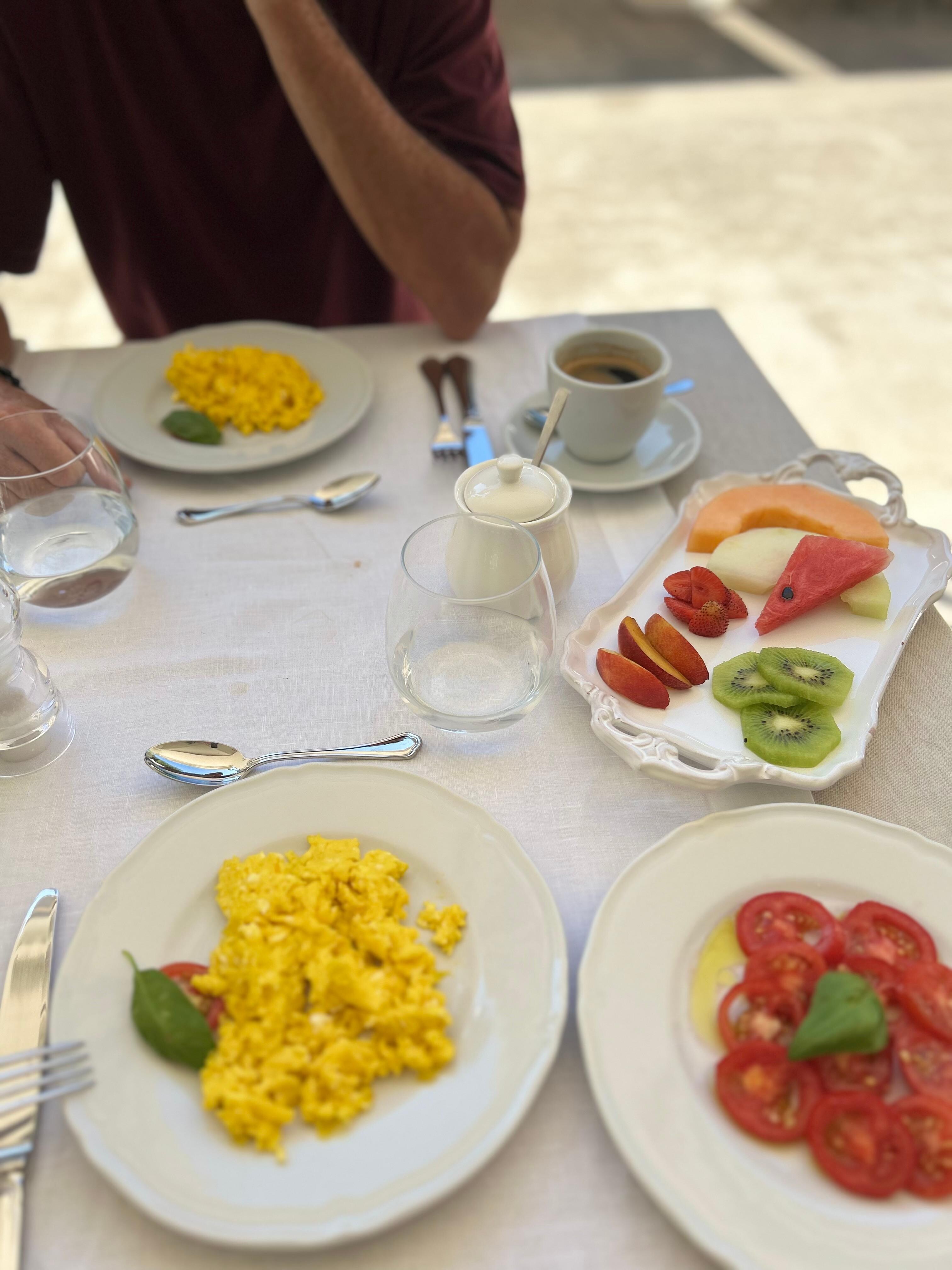 petit déjeuner à la carte plus buffet 