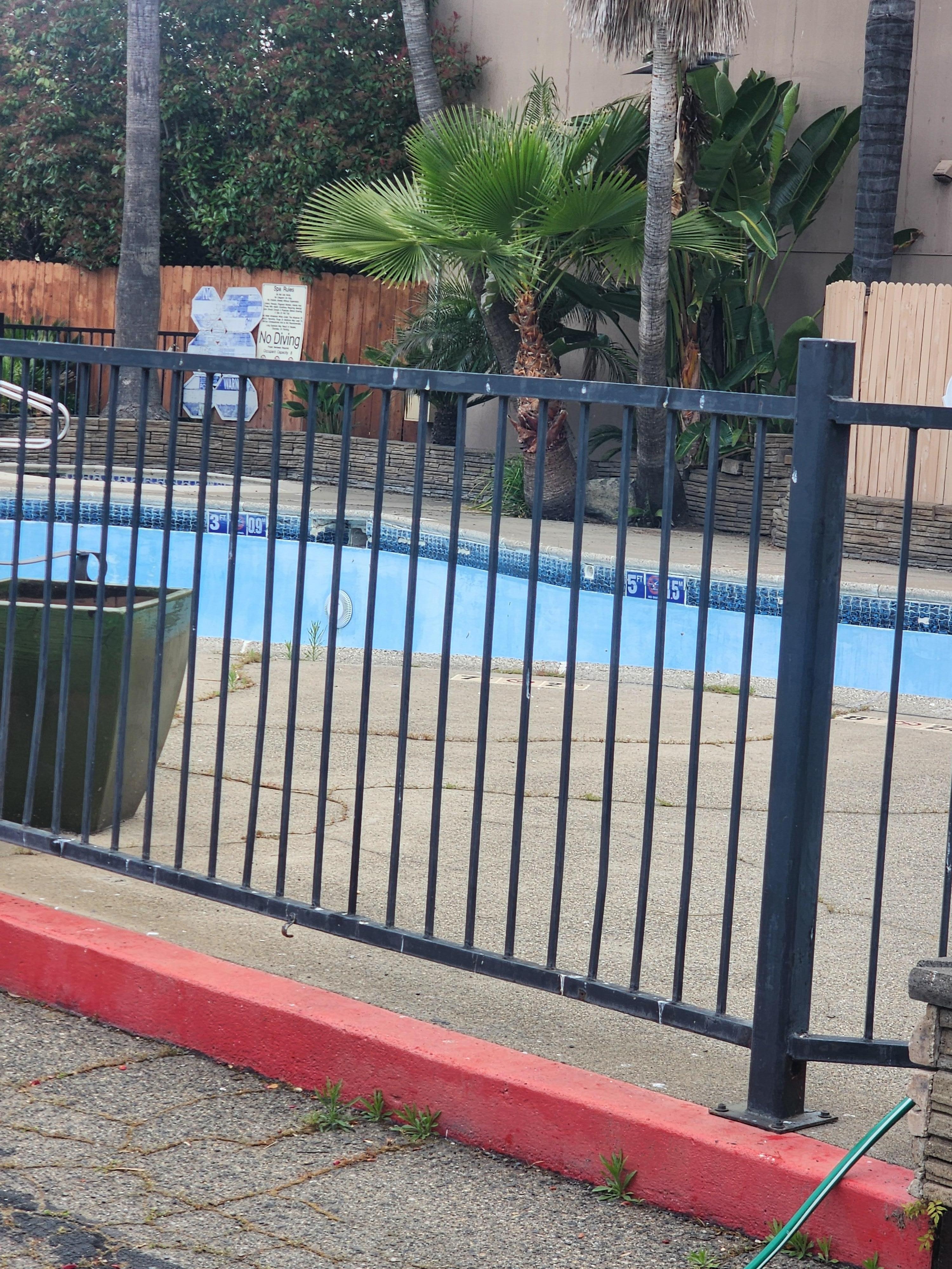 Empty pool 