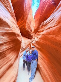 Peekaboo canyon tour and hike