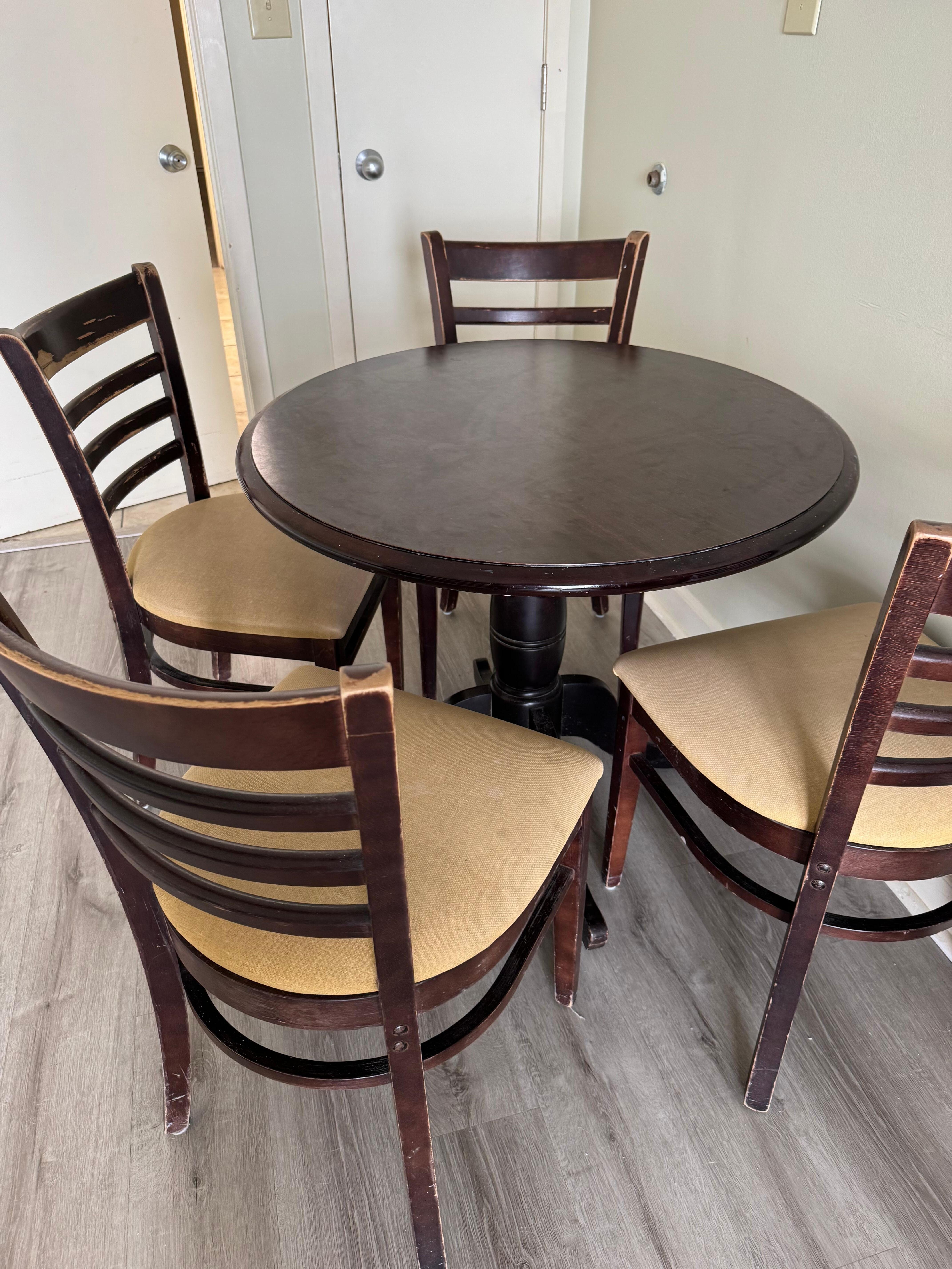 Table n chairs need paint or replaced