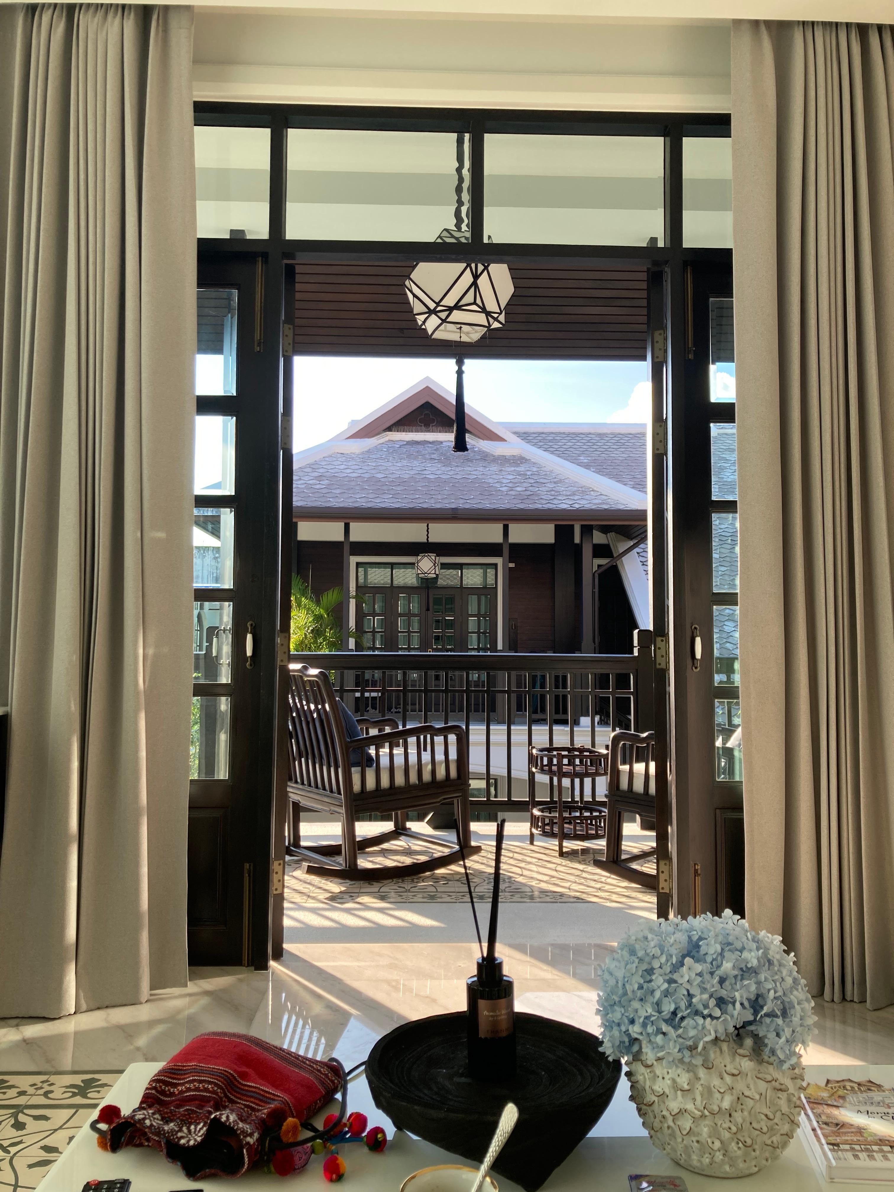 部屋からのバルコニー(夕方)