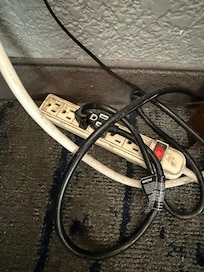 Look at the cleanliness of the surge protector