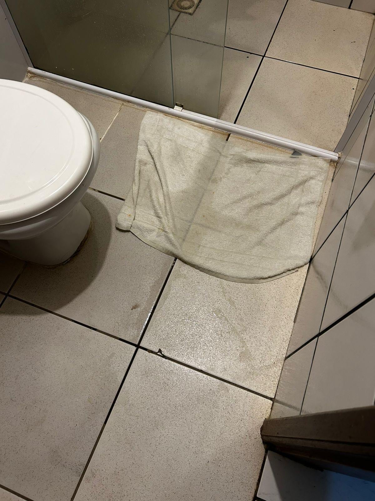 Vazamento e não trocam toalhas 