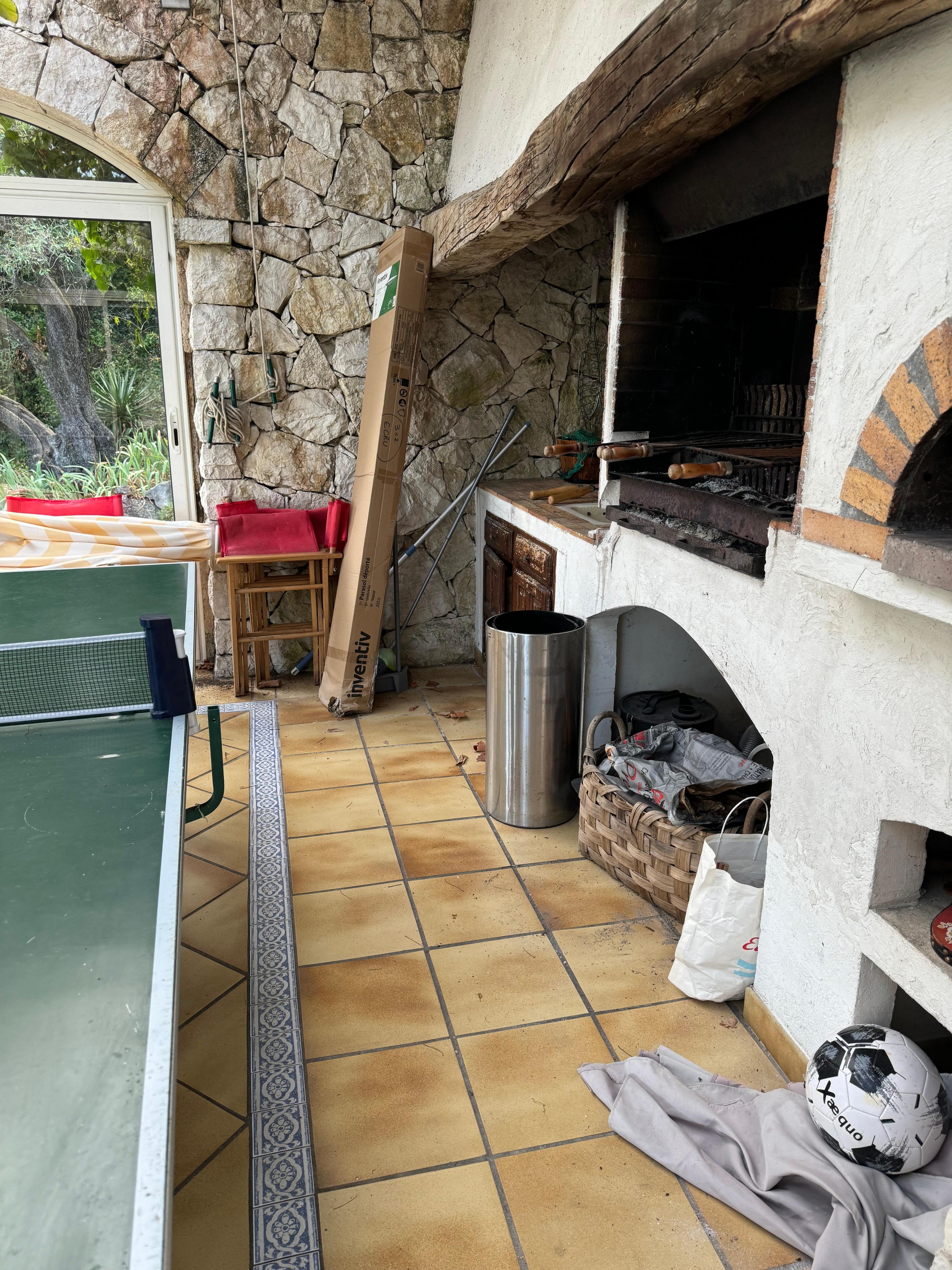 Filthy and messy area on arrival unclean