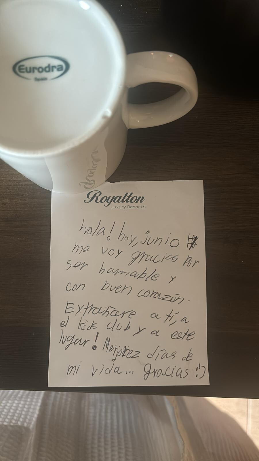 Nota de mi niña para la camarera Víanney. 