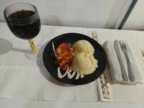Todo lo necesario para poder comer comida como en casa .