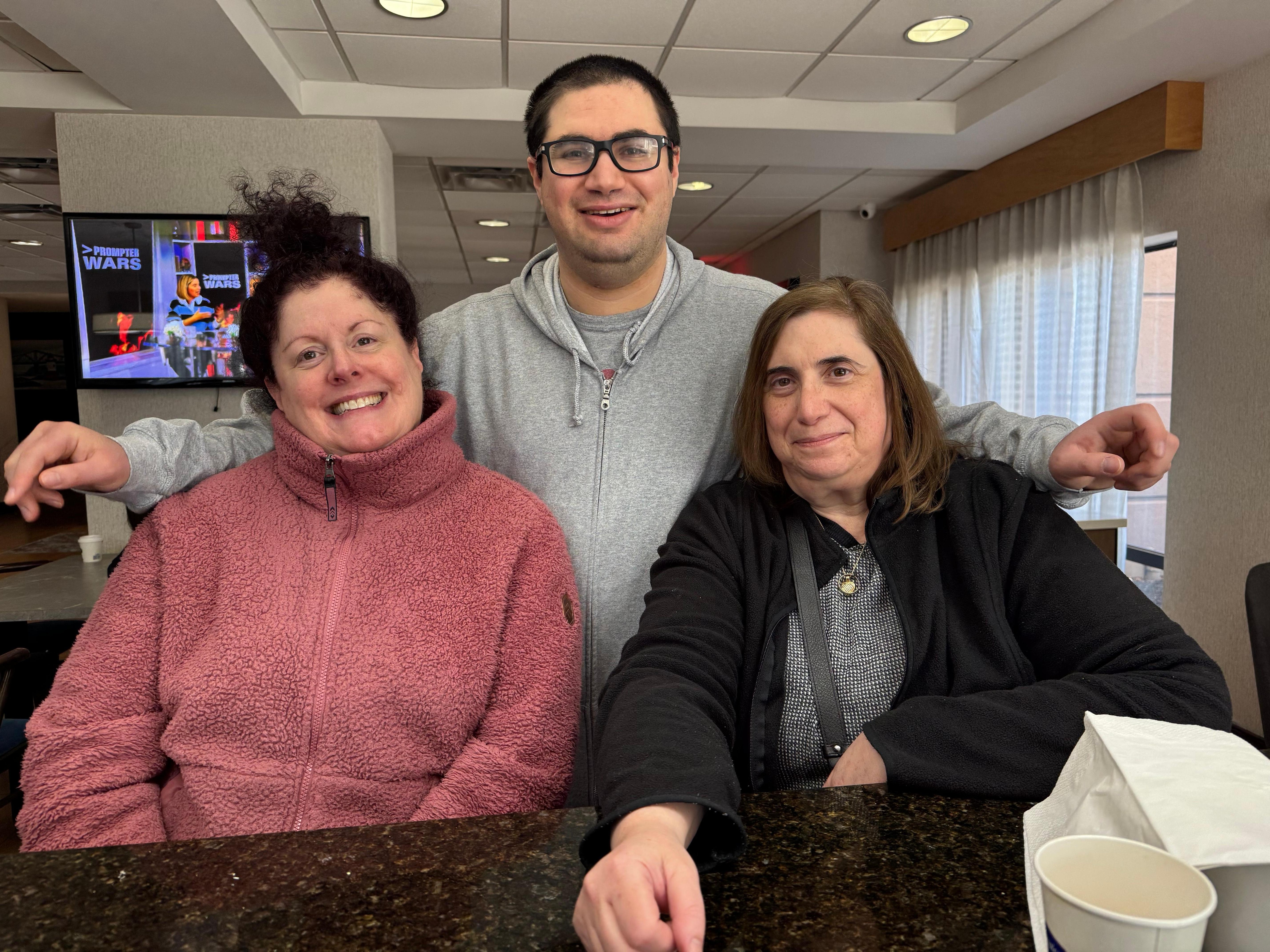 Family Gathering to have Thanksgiving Holiday Dinner with family in Tappan NY 