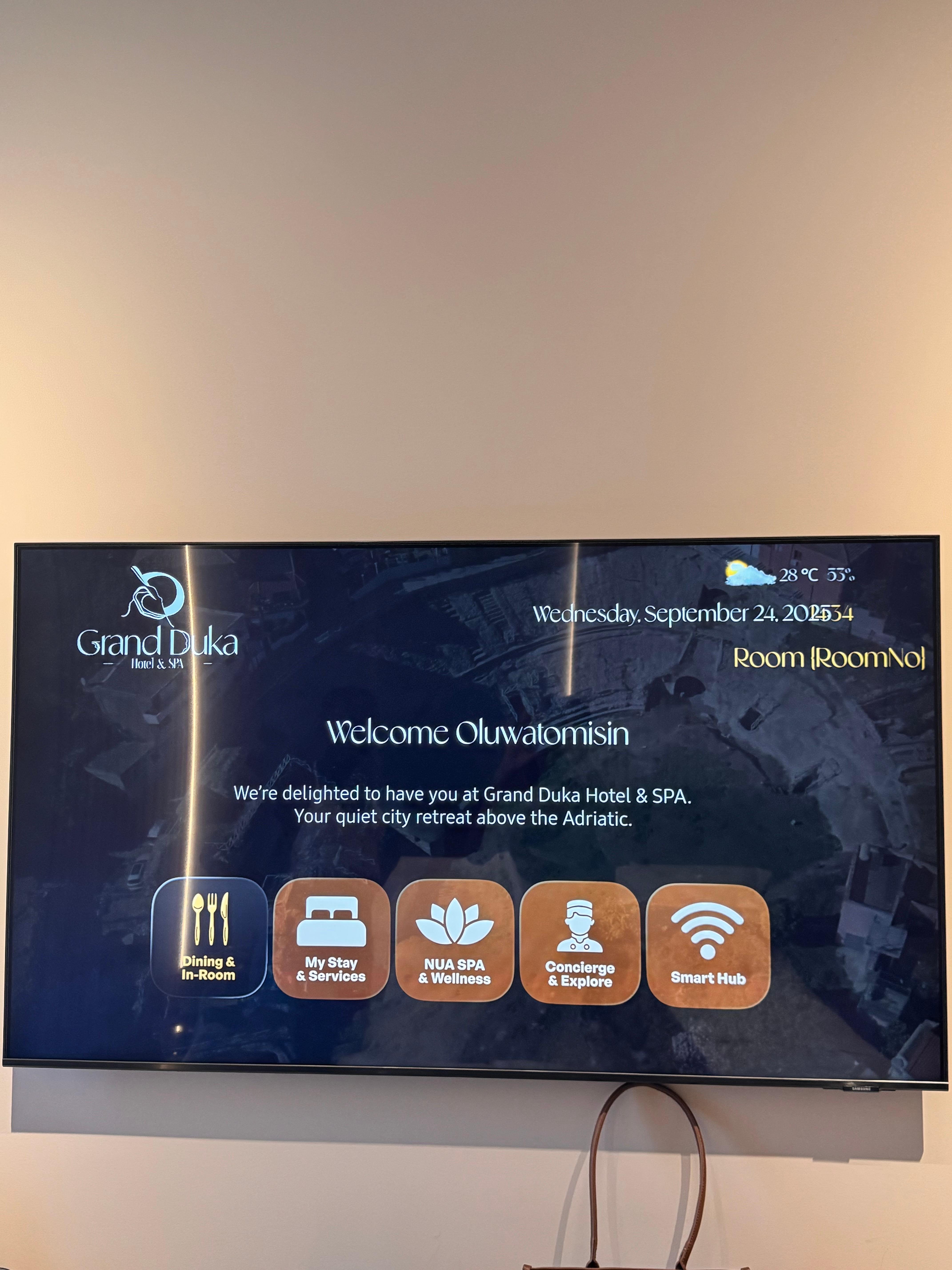 There was a welcome note on the TV screen. We found it cute.