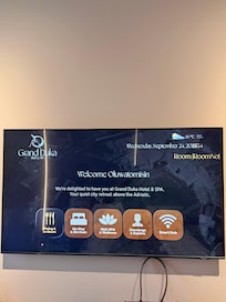 There was a welcome note on the TV screen. We found it cute.