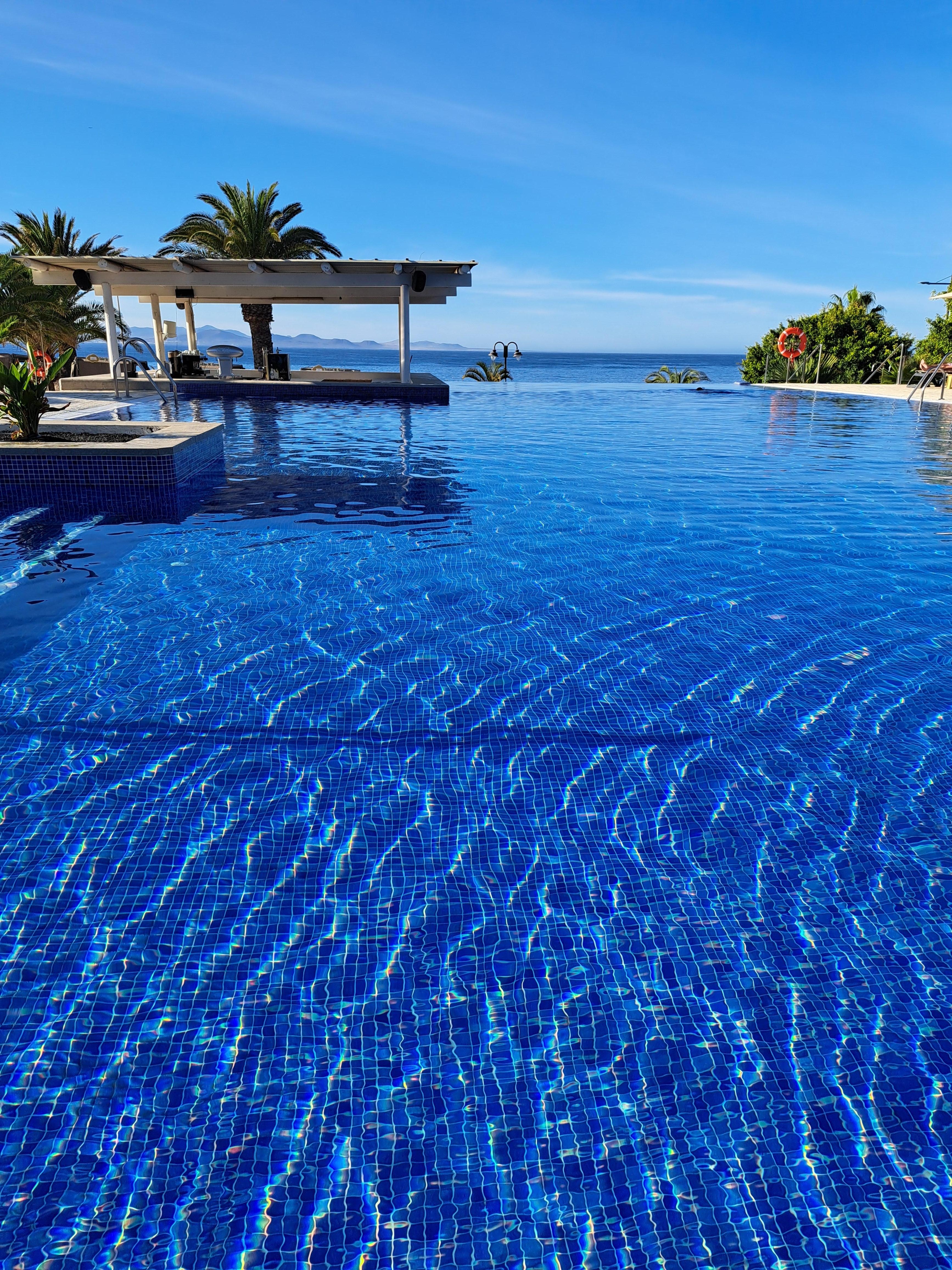 Sea Legs infinity pool and swim up bar