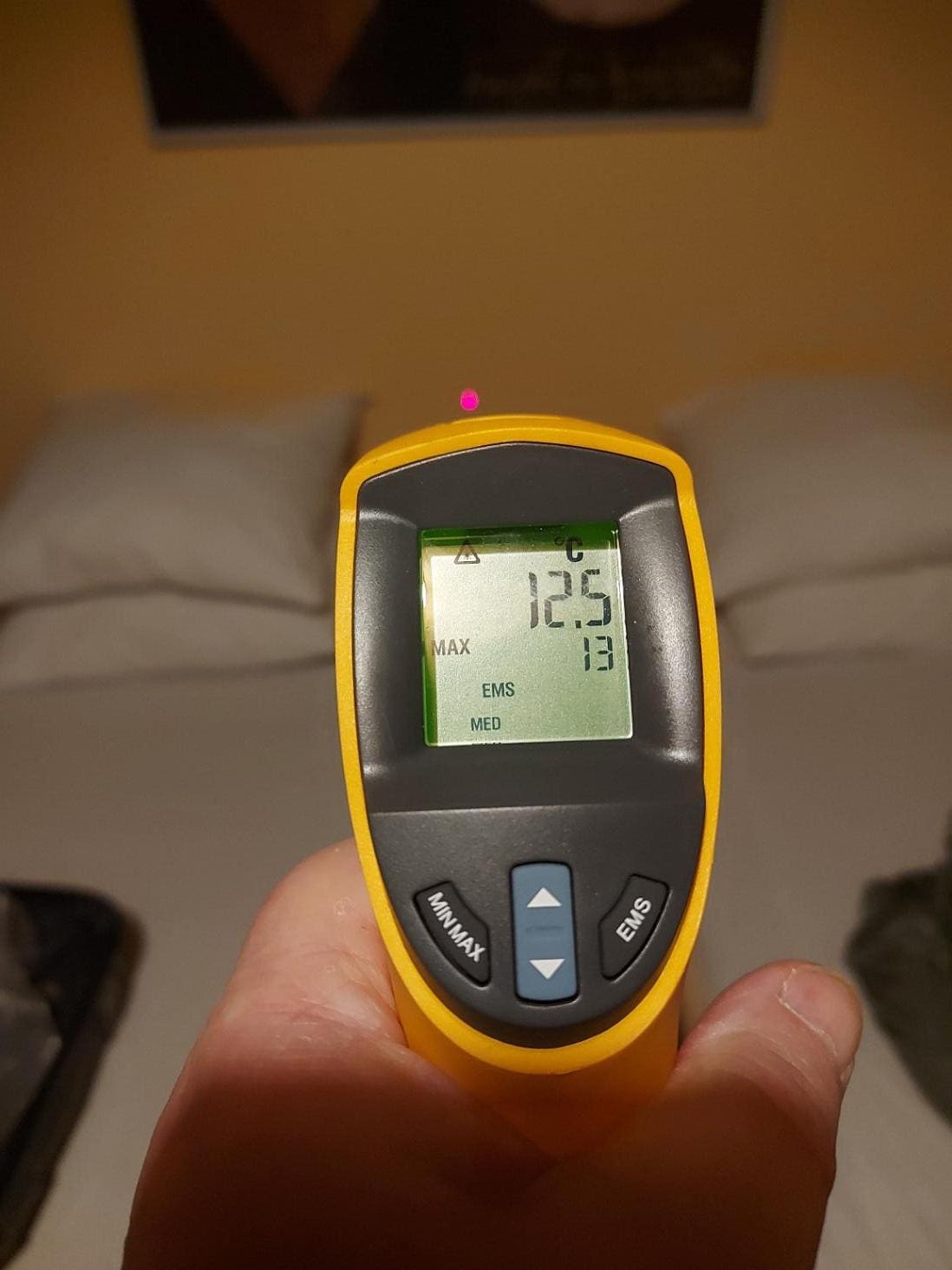 Schlafzimmer im EG (Kopfende)