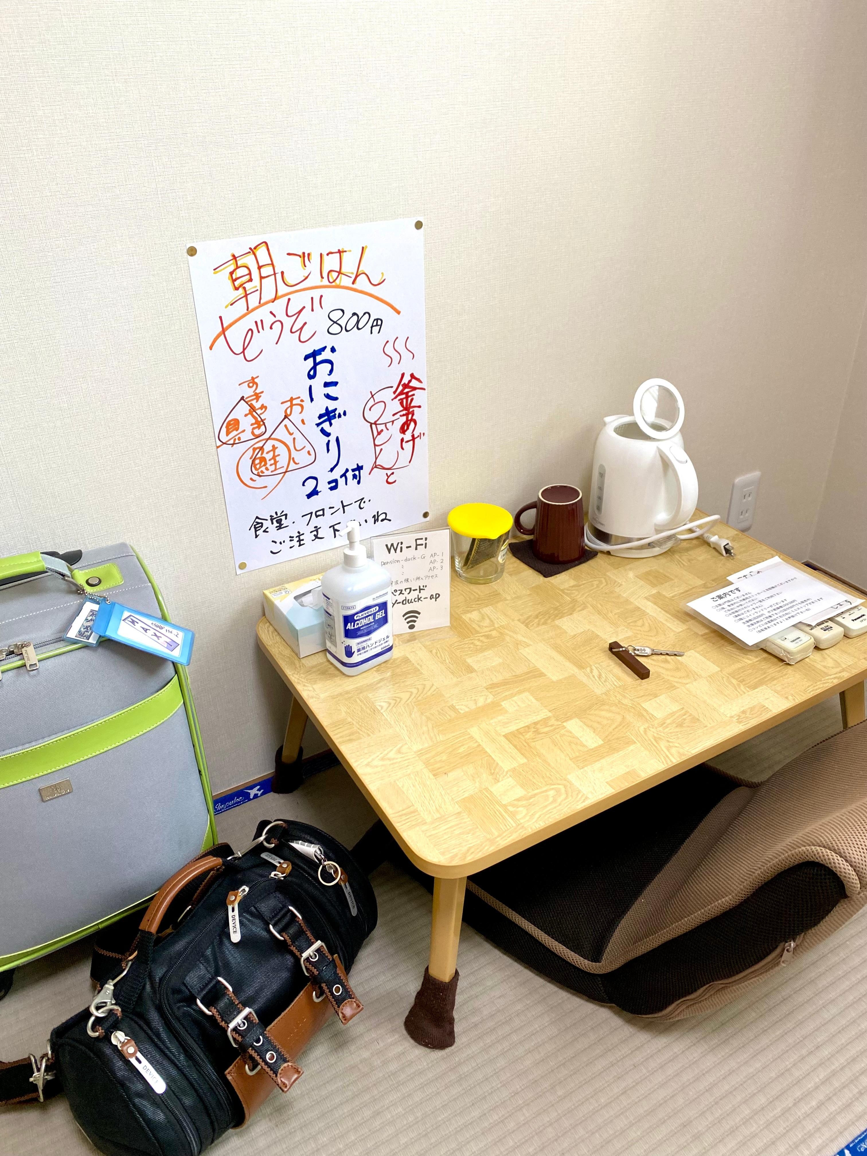 朝食は朝、一階の食堂 へ。スタッフさんに言うと出してくれます。昼食用おにぎり(大きい)は前日に頼んでおきます。石巻のお米は美味しかったです