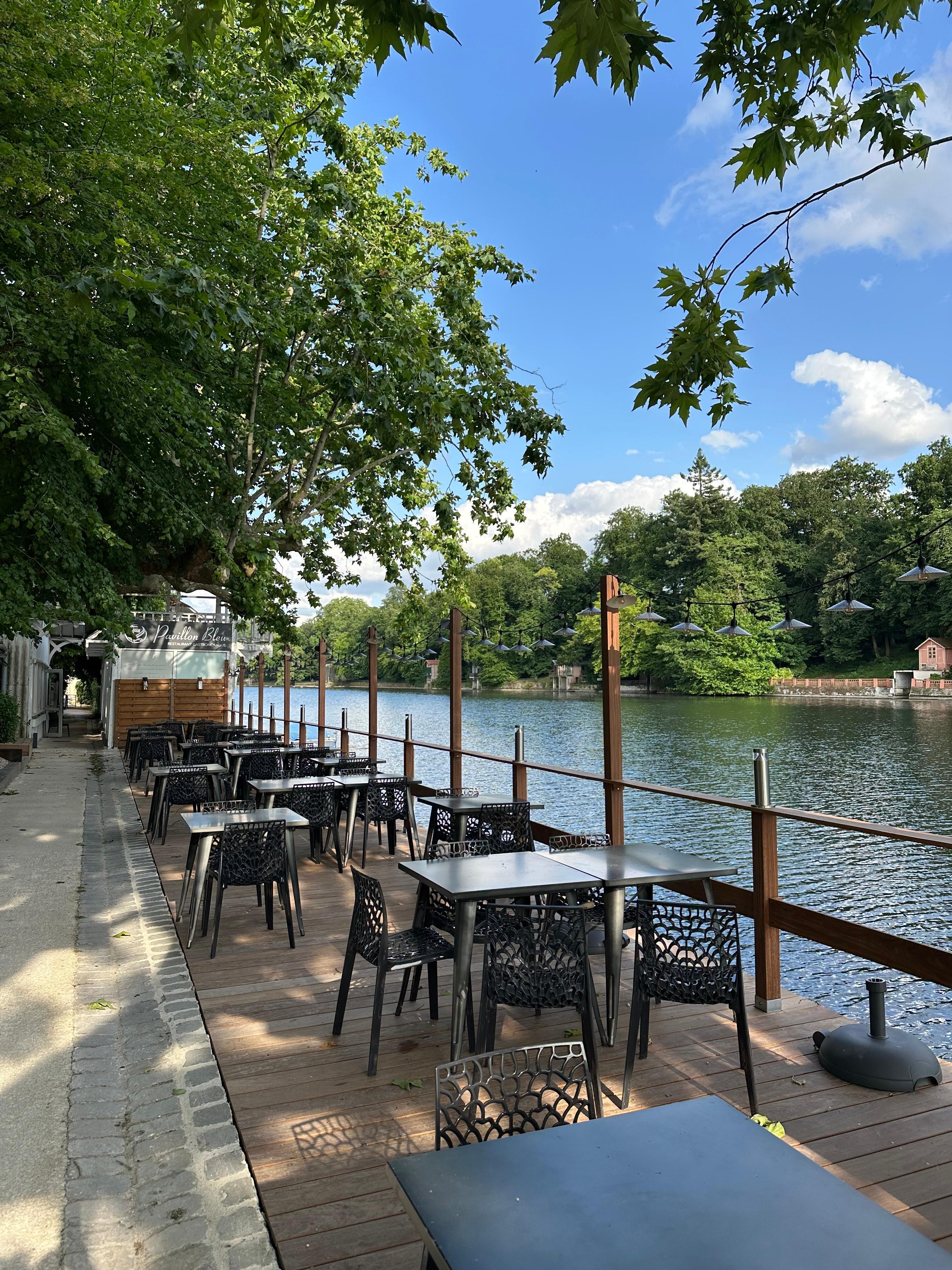 Au bord du Loiret depuis la terrasse du restaurant de l’hôtel 