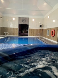 Pool/jacuzzi