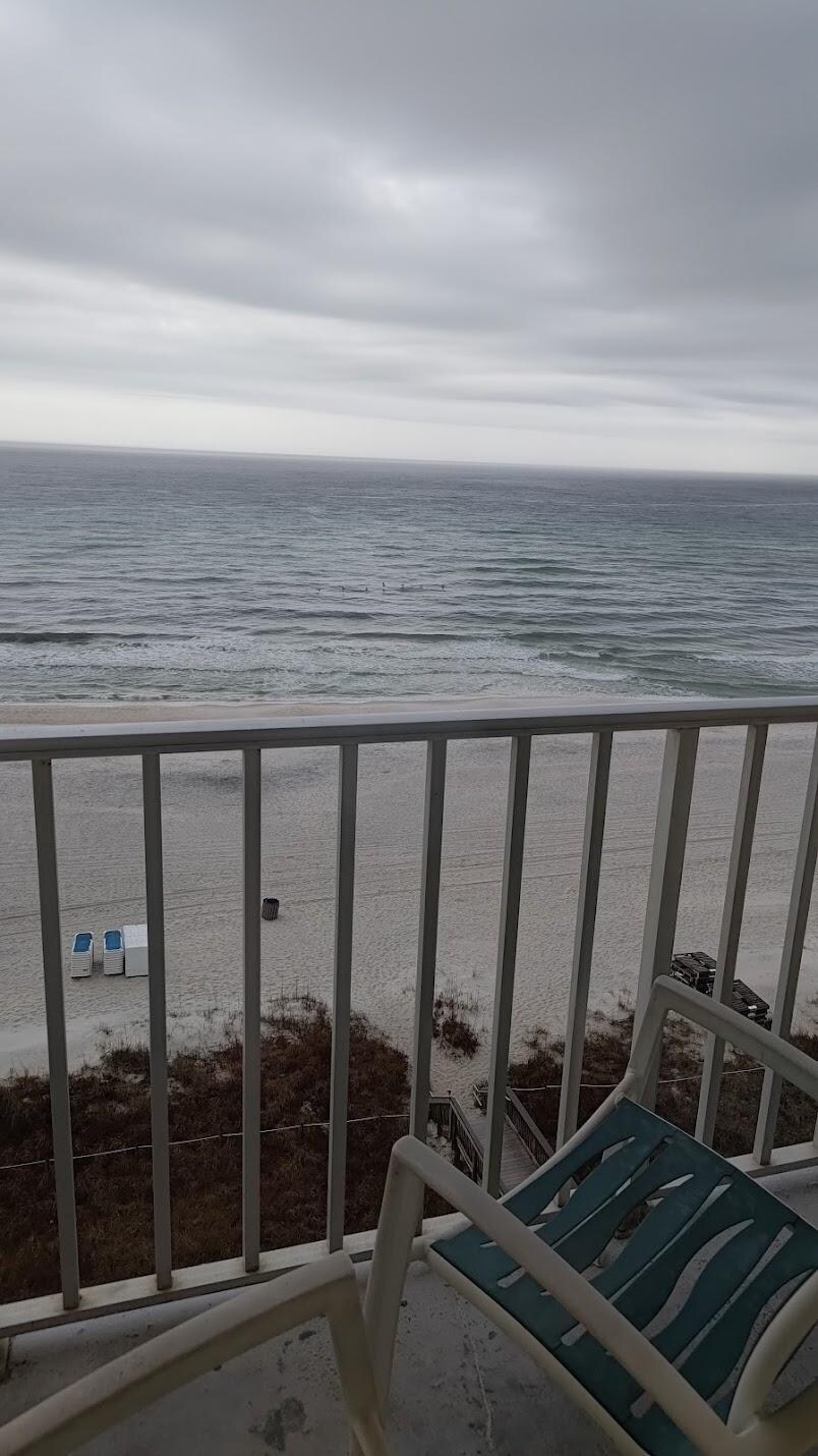 A storm a'brewin'. still nice on the balcony.