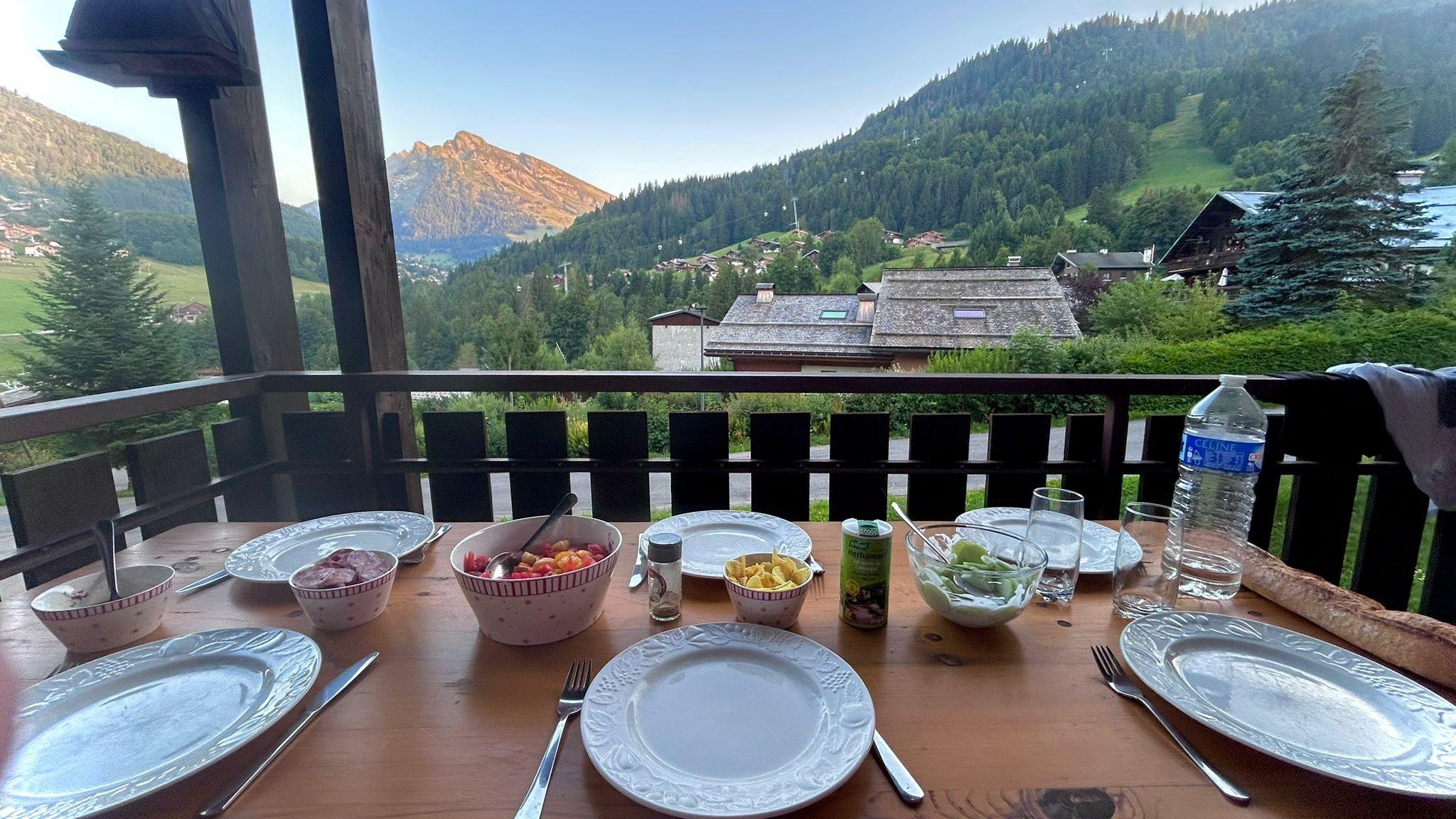 Un plaisir de pouvoir manger dehors à 6 personnes 