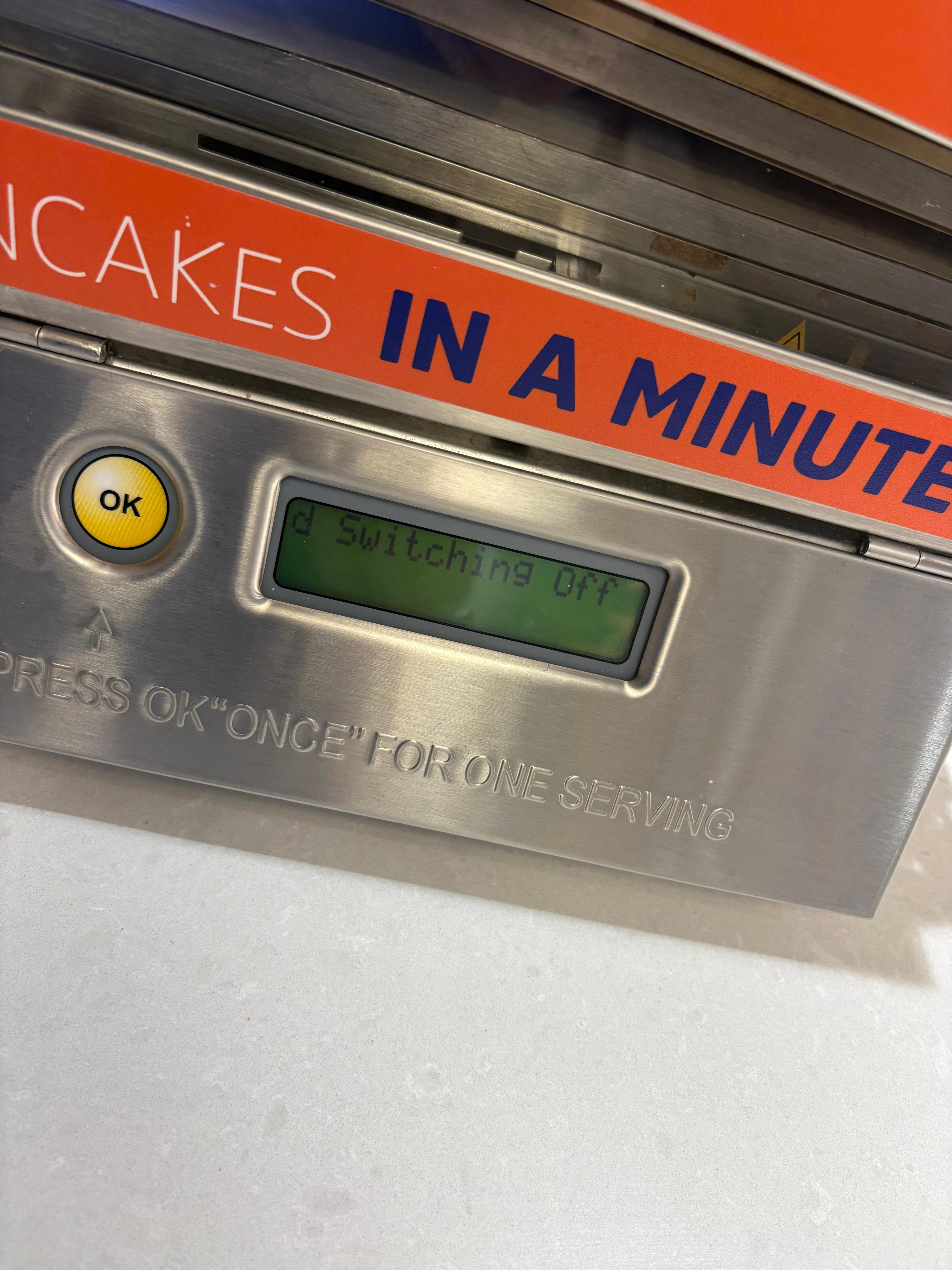 Another picture of 9:15 AM. 45 minutes left of breakfast and they turned the pancake machine off.