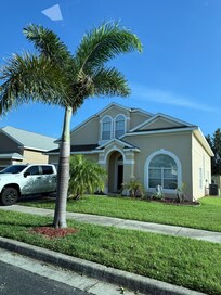 Beautiful curbside appearance!