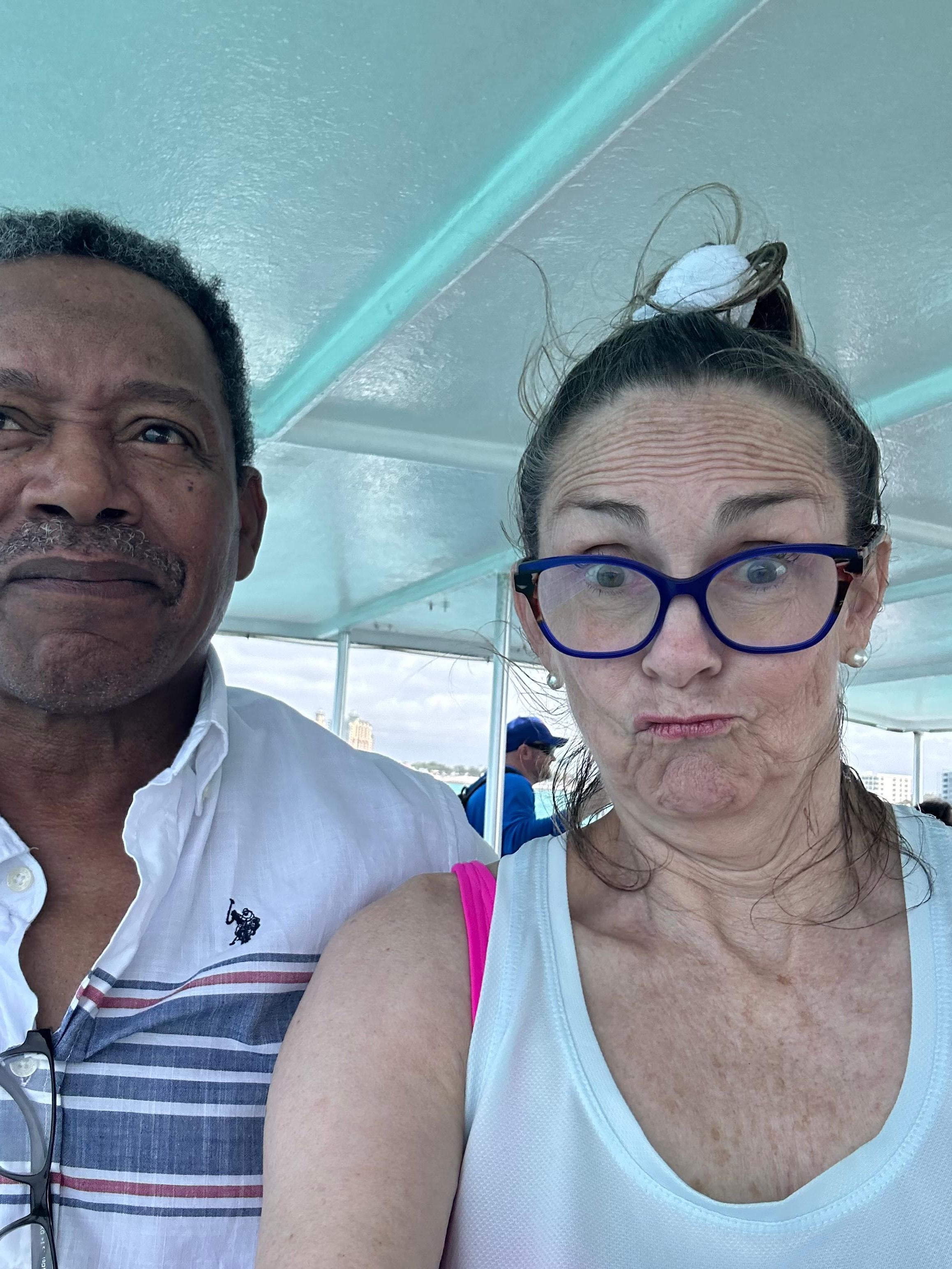 Dolphins in the water with babies. 
🐬