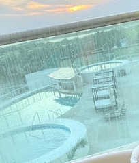 Dirty glass behind the tub