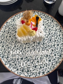 Mi pastel de cumpleaños cortesía del Hilton