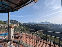 Breakfast view over Ravello and the mountains.