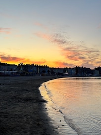 2 minutes walk from the front door