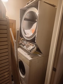 What we got upon arrival and a refusal from host to fix.