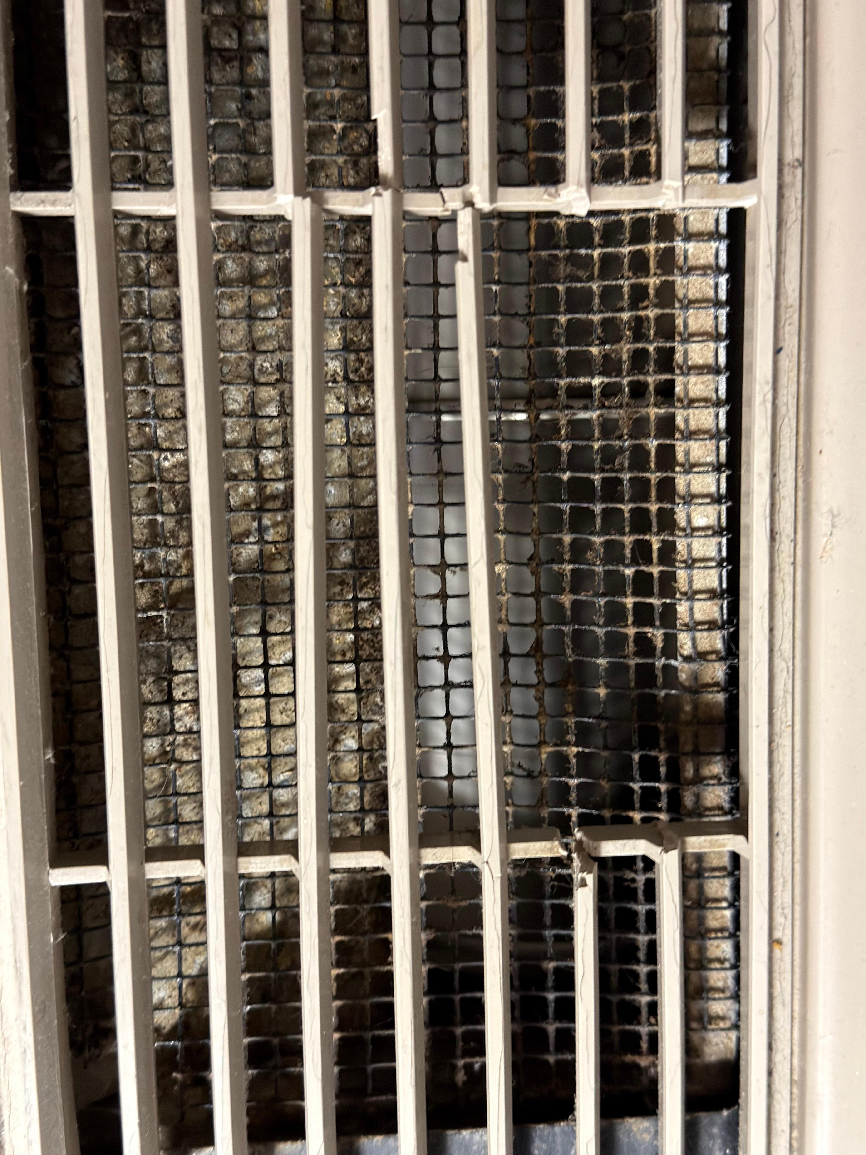 AC disgusting on top of not working 