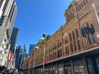 Victoria Building um die Ecke